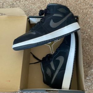 Air Jordan 1 Mid SE (GS)